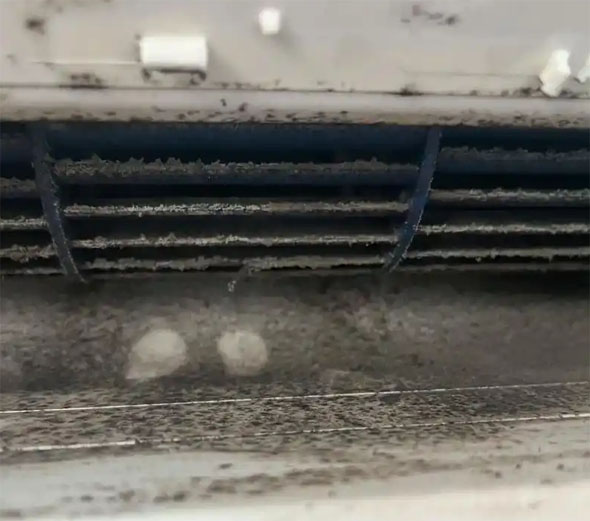 平江空调吹的风有股烧焦味是怎么回事